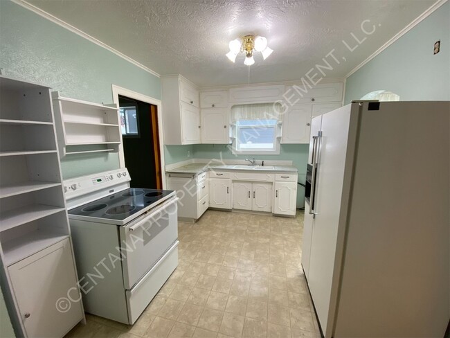 Building Photo - Spacious Two Bedroom Home on the Flats!