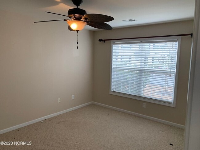 Building Photo - 3 Bed 3.5 Bath Townehome