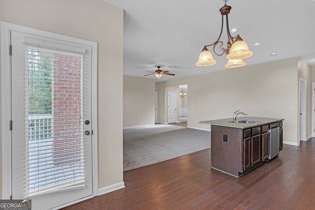 Building Photo - 568 Garden View Ct