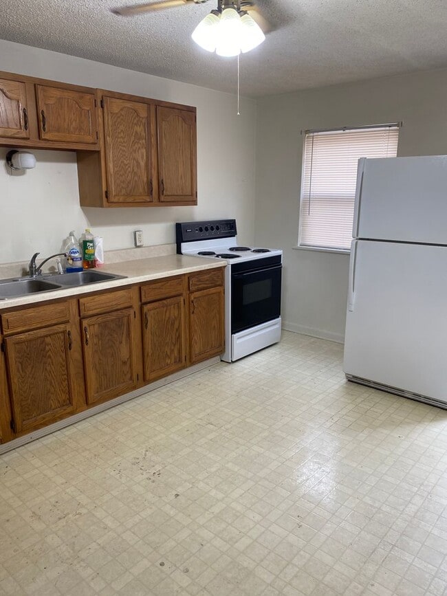 Building Photo - One bedroom apartment in Alton