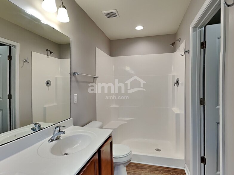 Building Photo - 4489 Middletown Dr