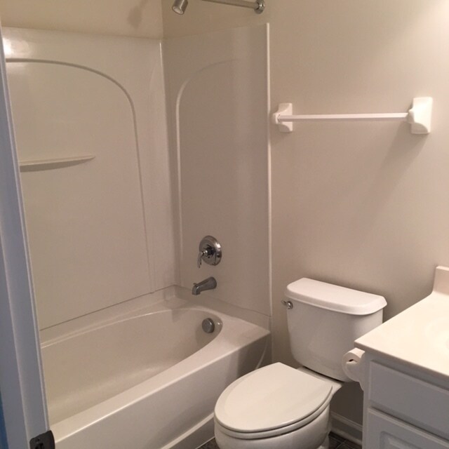 Building Photo - Tates Creek Village. 1st Floor Master BR!  260204