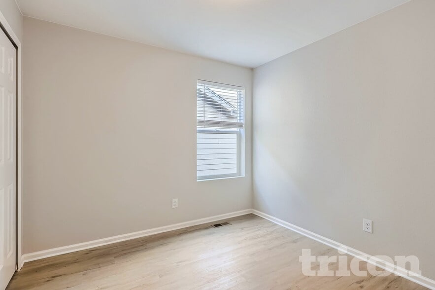 Building Photo - 4726 Helena St