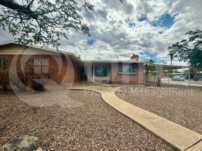 Building Photo - 2045 S Avenida Planeta