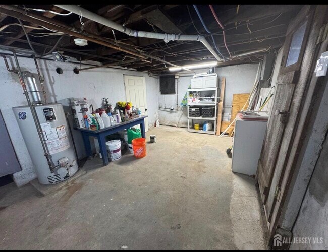 Building Photo - 139 Main St