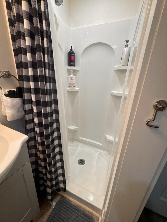 Building Photo - 4 Donaldson St