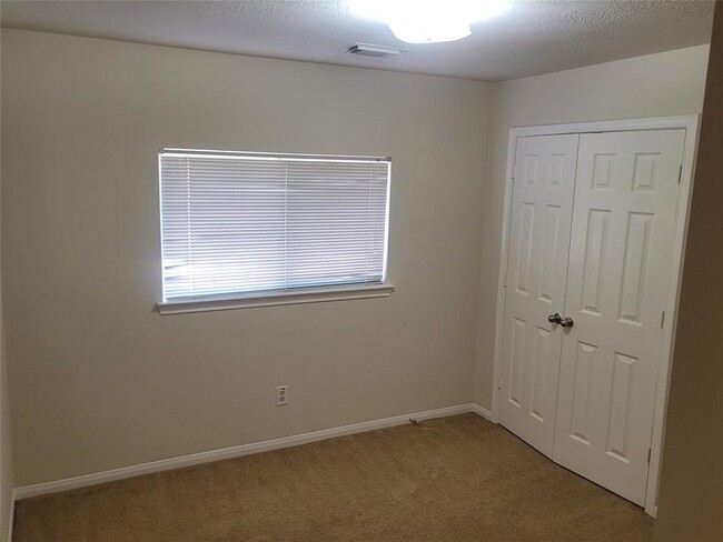 Building Photo - 3611 Elmwood Dale Dr