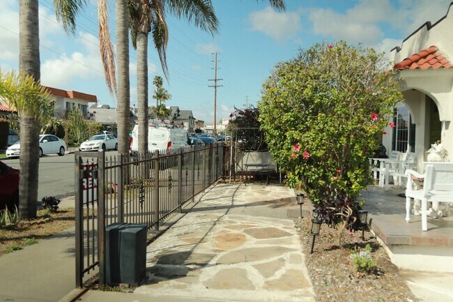 Building Photo - 4517 33rd St