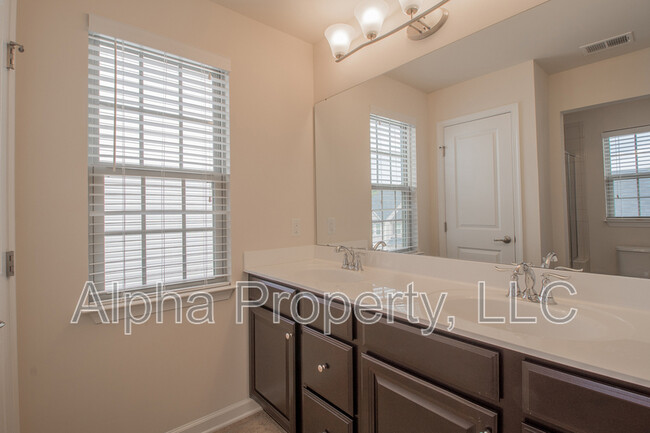 Building Photo - 438 Christiane Way