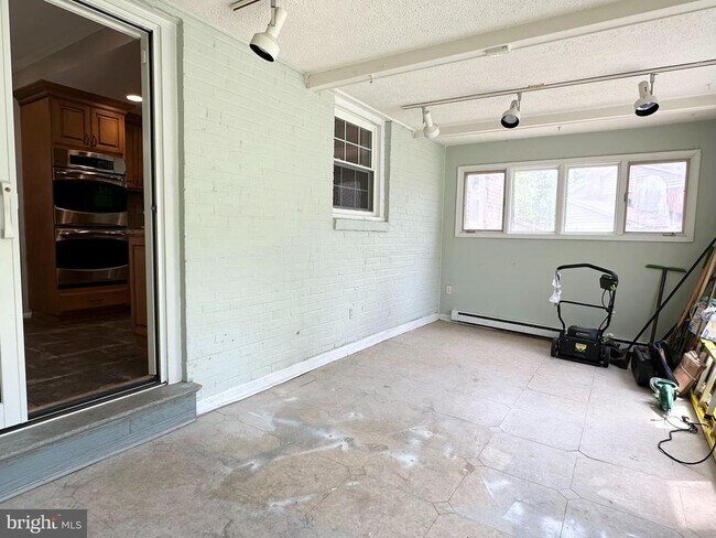 Building Photo - 9805 Binyon Ct