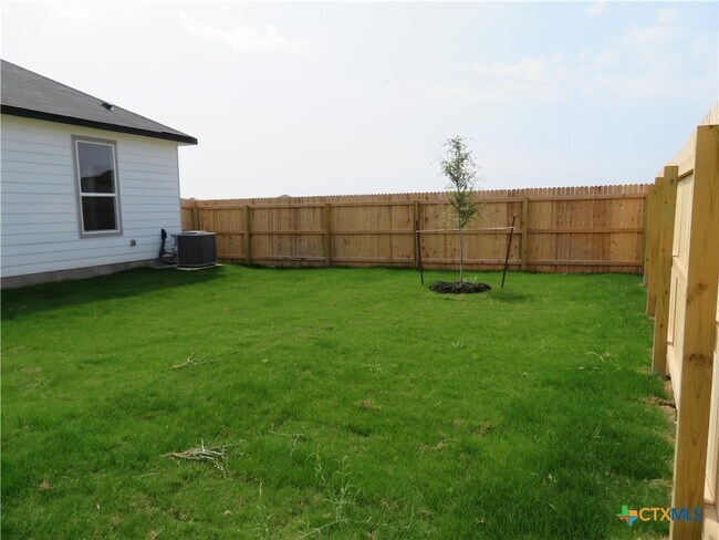 Building Photo - 352 Blacktail Dr