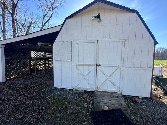 Building Photo - Spacious home in Campbell County. Country living!
