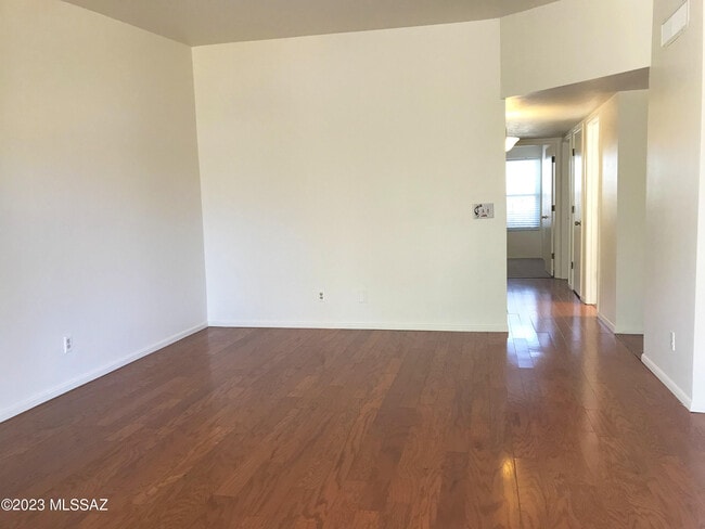 Building Photo - 7800 N Nicole Pl