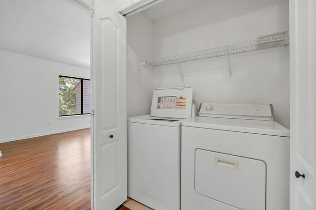 Building Photo - 2818 Par Ln