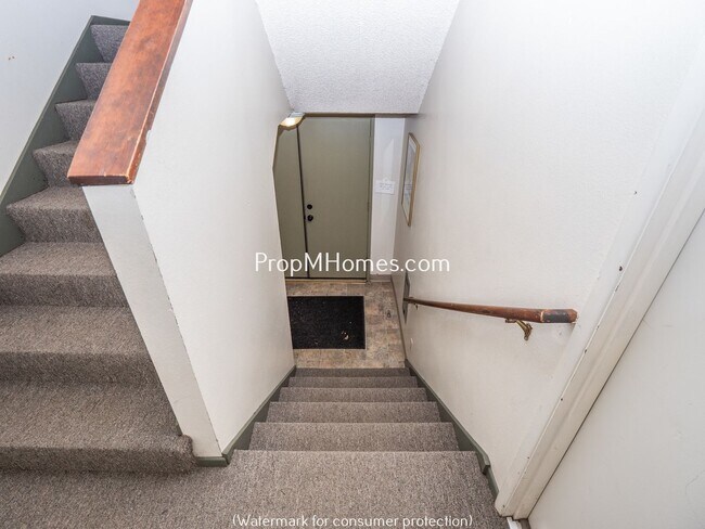 Building Photo - One Bedroom Hawthorne Apartment w/ Secure ...