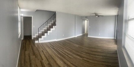 Building Photo - Spacious 3 bedroom 2 1/2 Condo