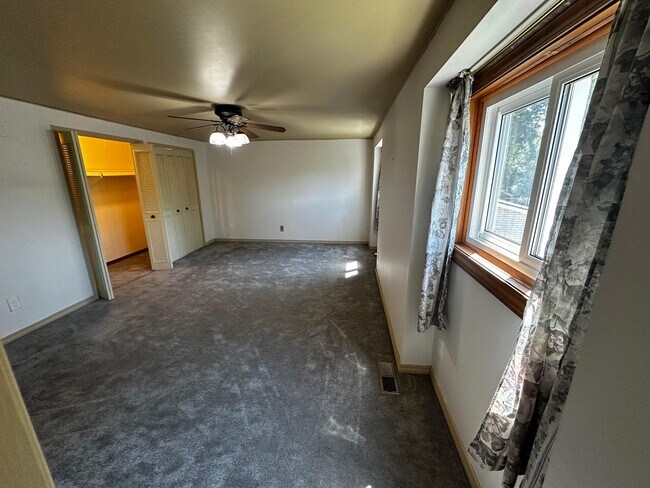 Building Photo - 43921 Arlington Rd