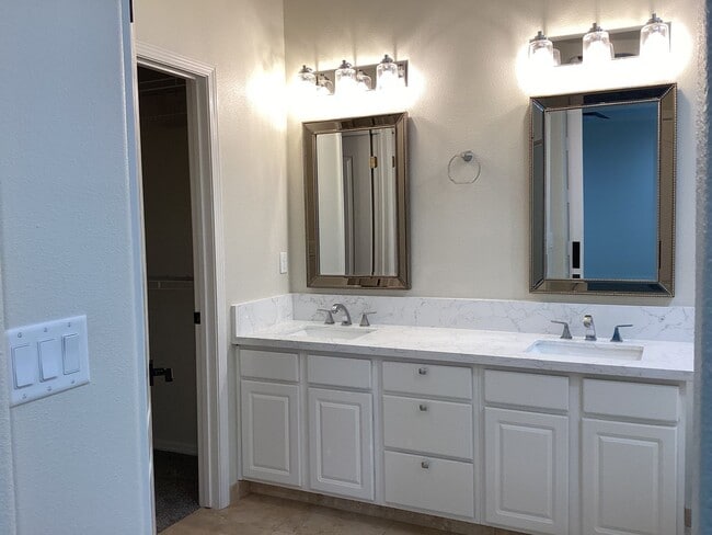 Building Photo - 741 W Barcelona Ln