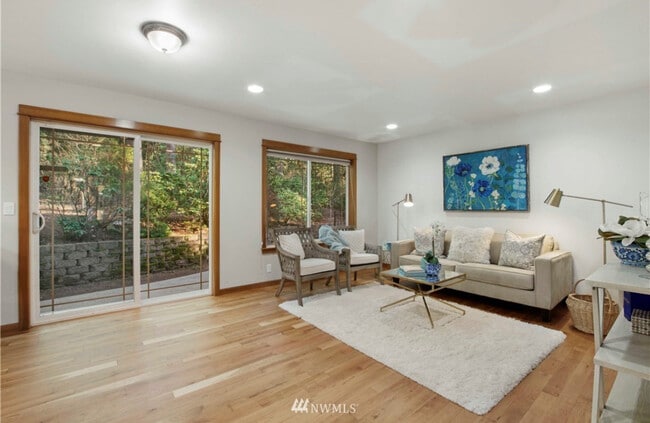 Building Photo - 16532 Lemolo Shore Dr NE