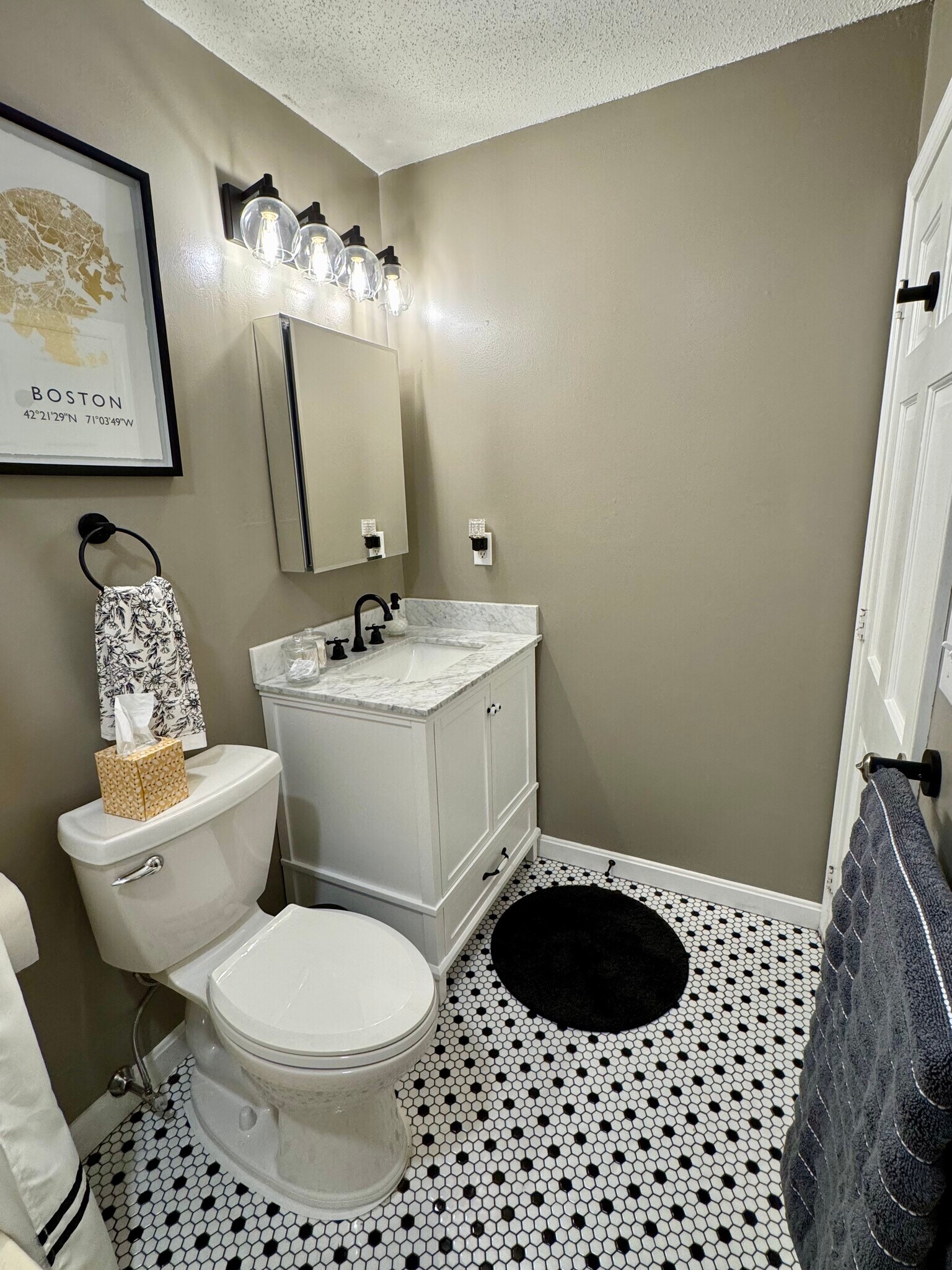 Building Photo - 275 Donohue Rd