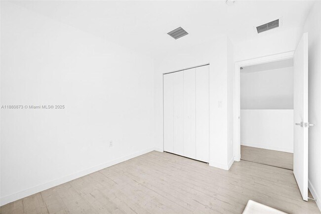 Building Photo - 18750 SW 117th Ave