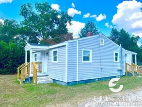 Building Photo - Bright and Cozy Cottage Style 2 Bedroom 1 Bath! Right off Ramsey Street