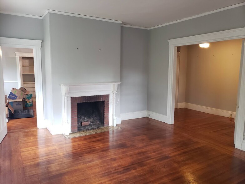 Building Photo - 56 Maple Plz