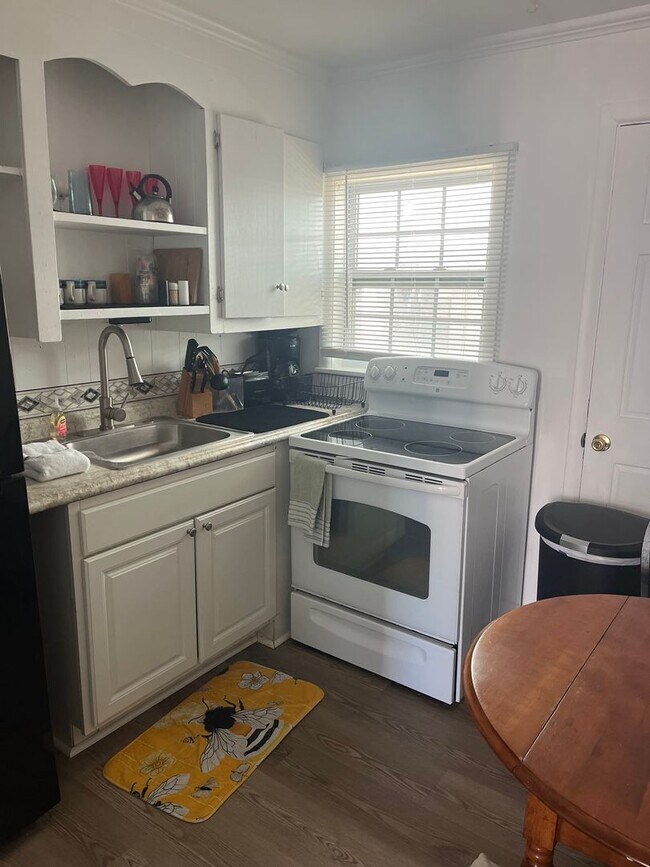 Building Photo - 1 Bedroom across from Ocean