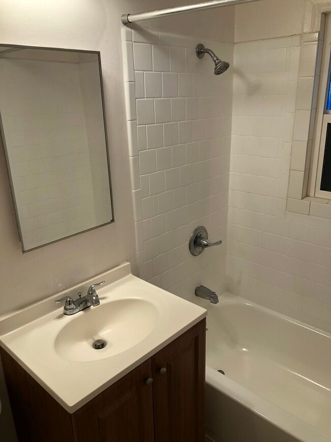 Building Photo - Lovely Studio Ready to Become a Home