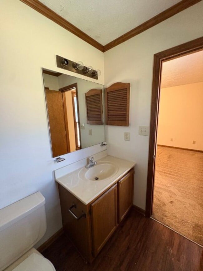 Building Photo - 2 Bedroom 2 Bathroom Duplex Available in H...