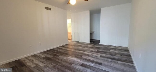 Building Photo - 2209 Greenwood Dr