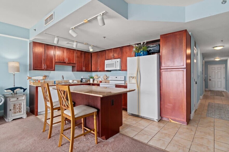 Building Photo - 9860 S Thomas Dr