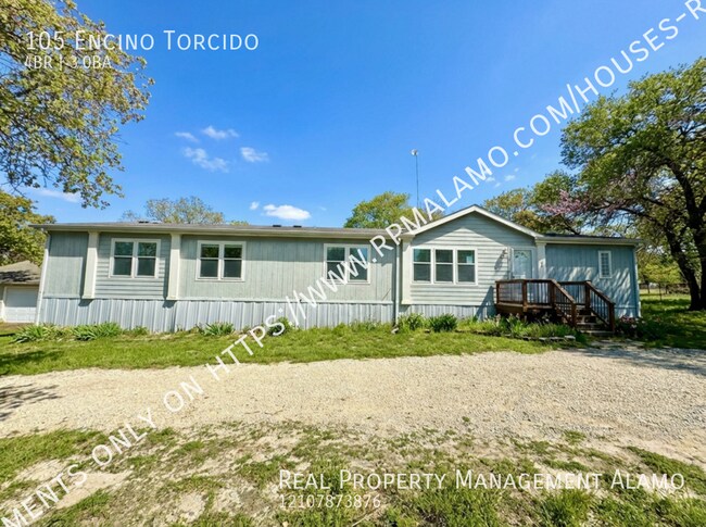 Building Photo - 105 Encino Torcido