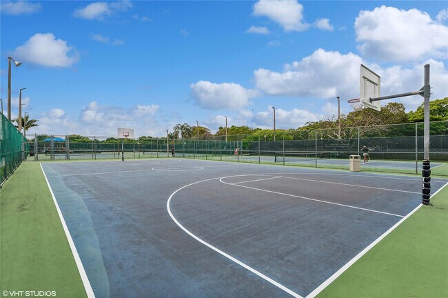 Building Photo - 3901 Cocoplum Cir