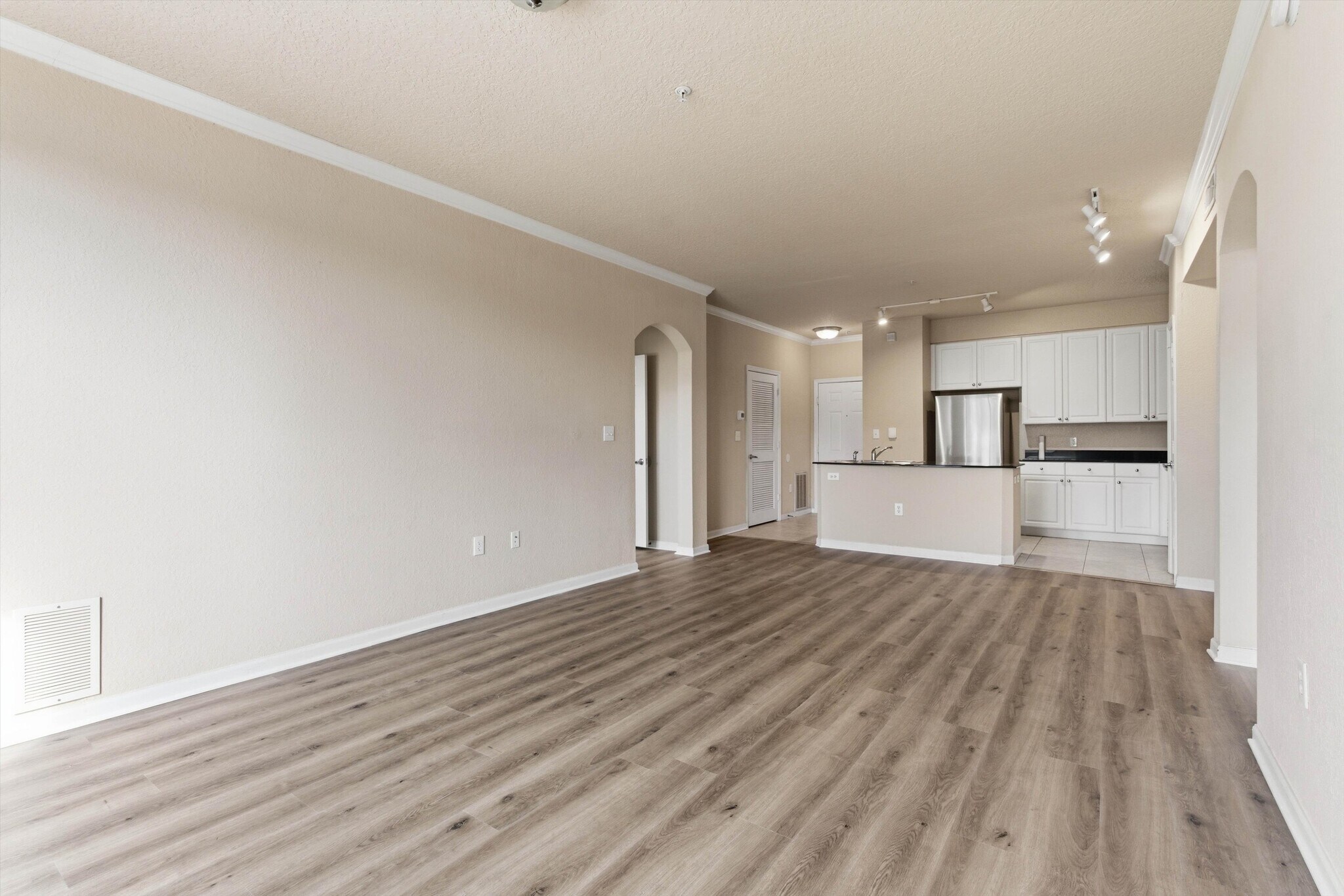 Building Photo - 8539 Gate Pky W