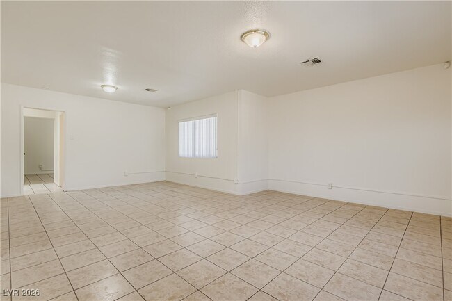 Building Photo - 501 W Van Buren Ave