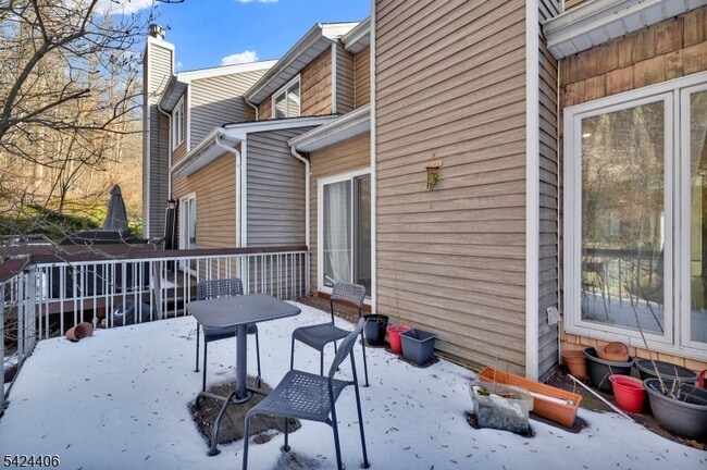 Building Photo - 48 Edgefield Dr