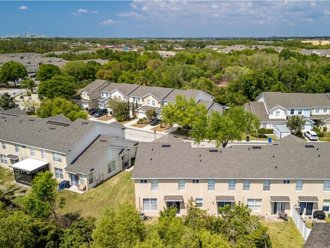 Building Photo - Riverview Townhome