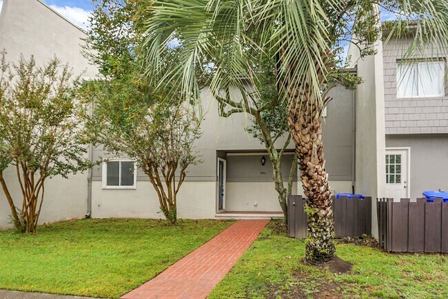 Building Photo - Spacious, Newly Renovated Villa Overlookin...