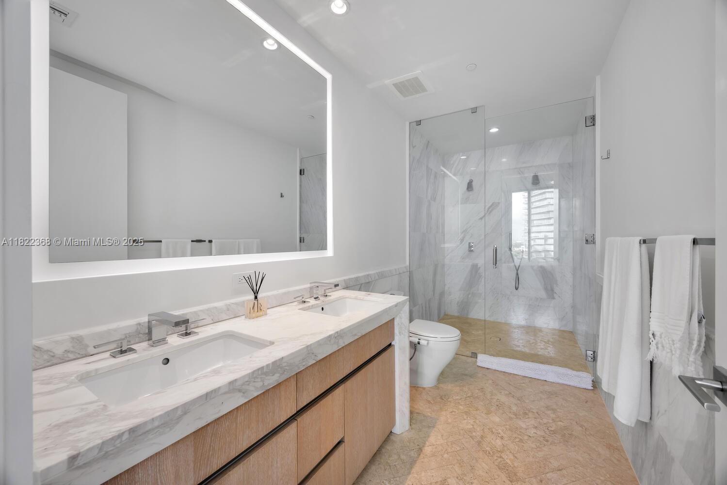 Building Photo - 2831 S Bayshore Dr