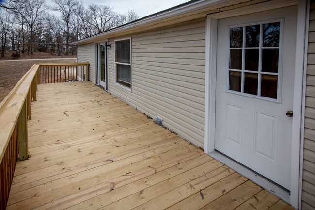 Building Photo - 3 bedroom house on 4 acres
