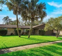 Building Photo - 168 Westwood Dr