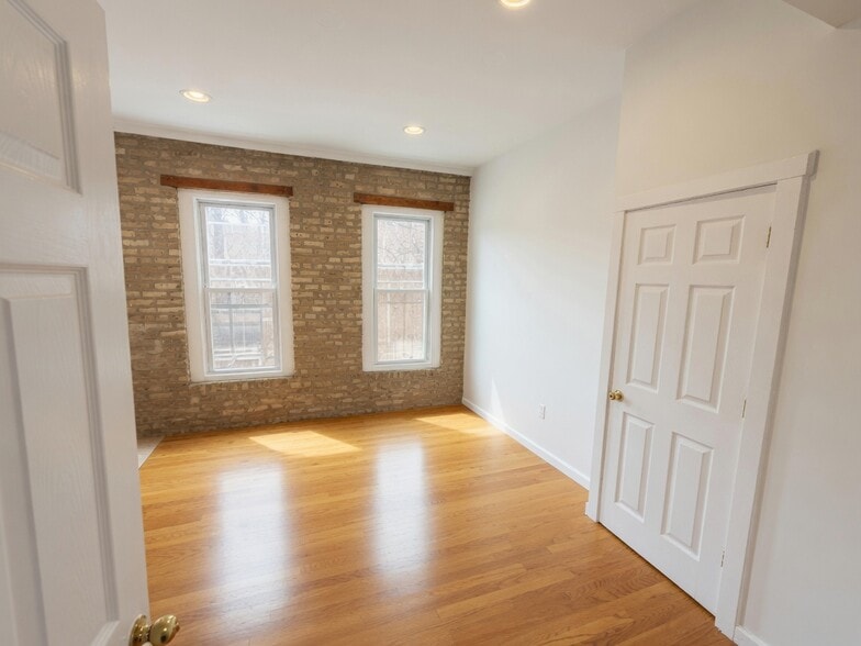 Building Photo - 1228 N Cleaver St