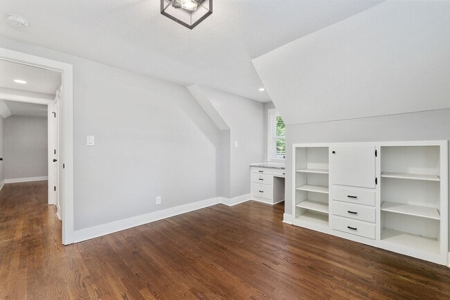 Building Photo - 7615 W 95th Terrace