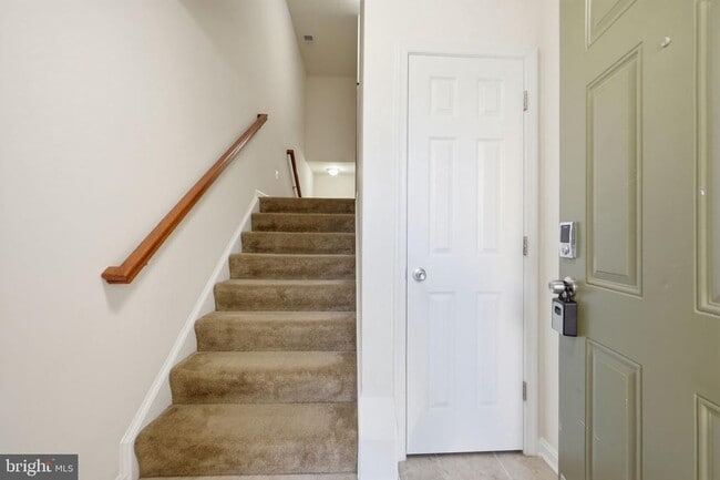 Building Photo - 43849 Kingston Station Terrace