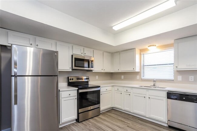 Building Photo - 609 Willow Run