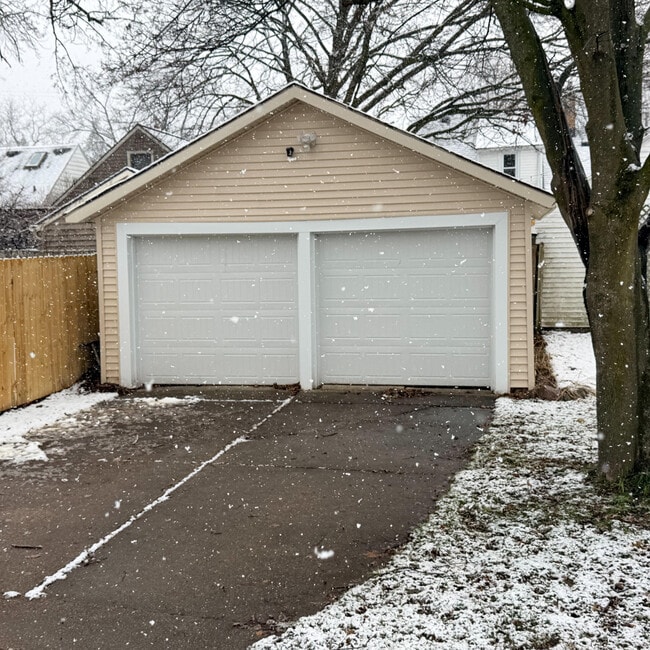 Building Photo - 45 Wallinwood Ave NE