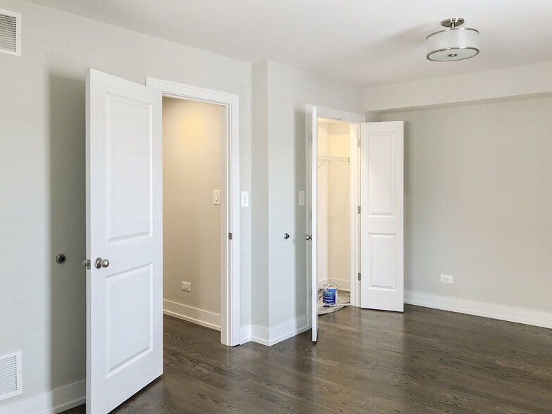 Building Photo - 1208 W Wrightwood Ave
