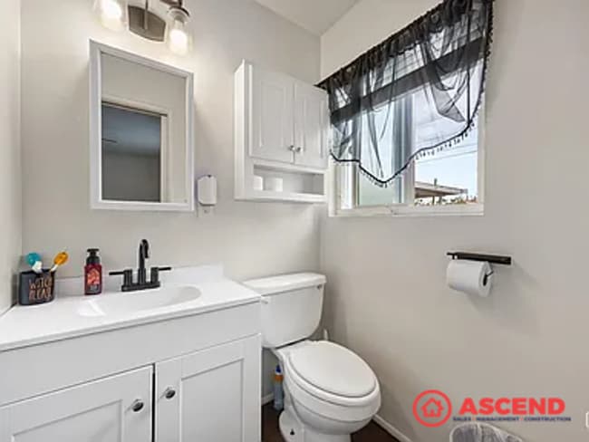 Building Photo - Pet-Friendly 3 Bed, 2 Bath Near Bakersfiel...