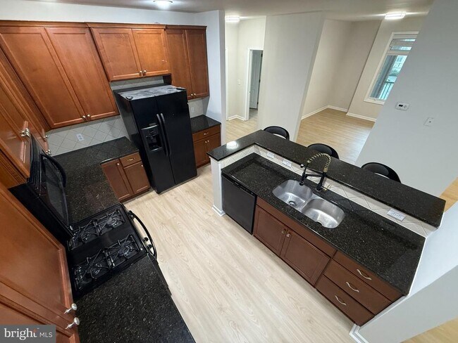 Building Photo - 407 Carson Terrace